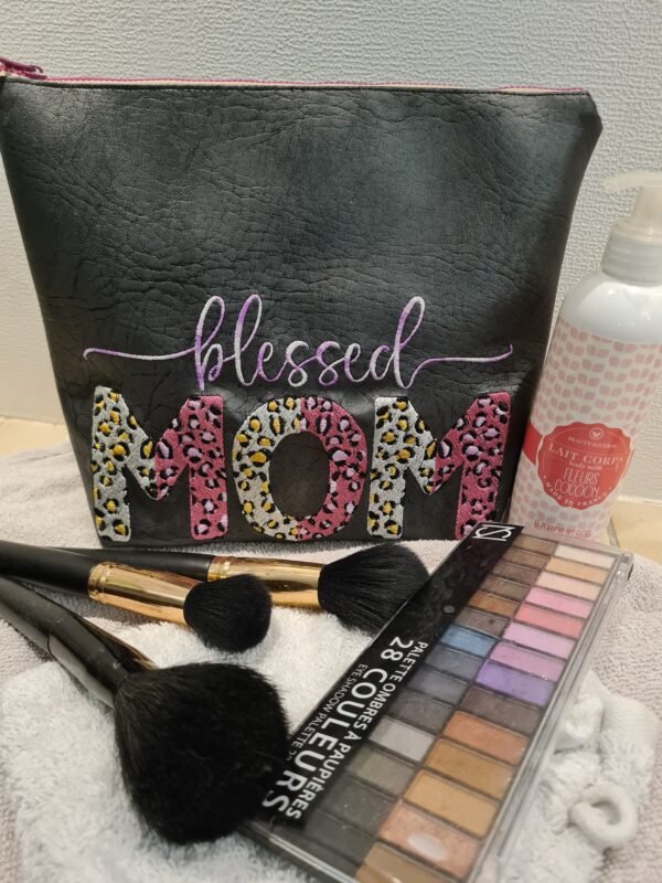 Trousse de toilette noir " MOM"