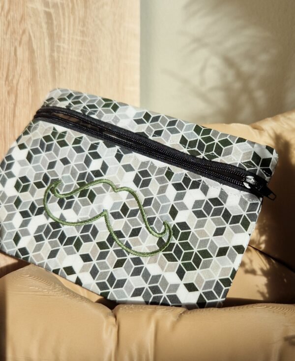 Trousse plate "Moustache kaki"