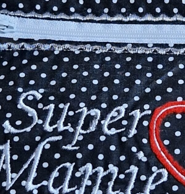 Trousse plate "Super Mamie" – Image 3