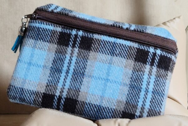 Trousse plate" Carreaux bleu et marron"