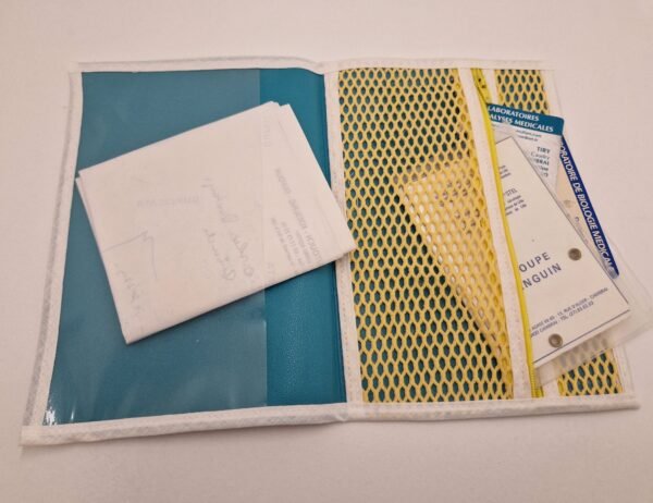 Porte ordonnances en tissu "enduit" – Image 3