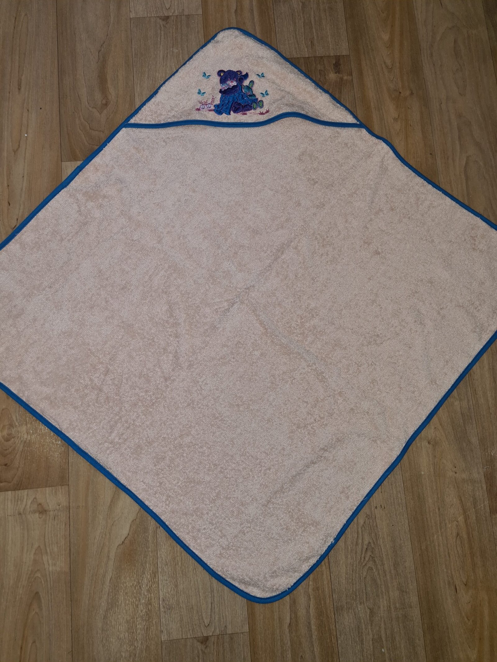 Cape de bain brodée