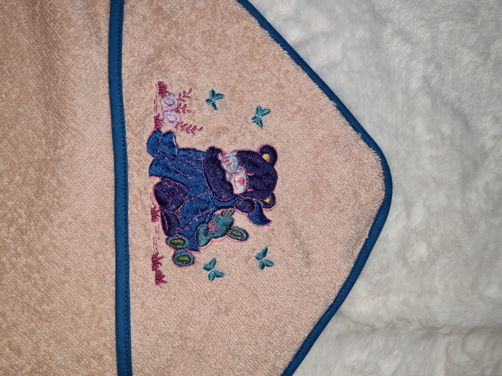 Cape de bain brodée – Image 2