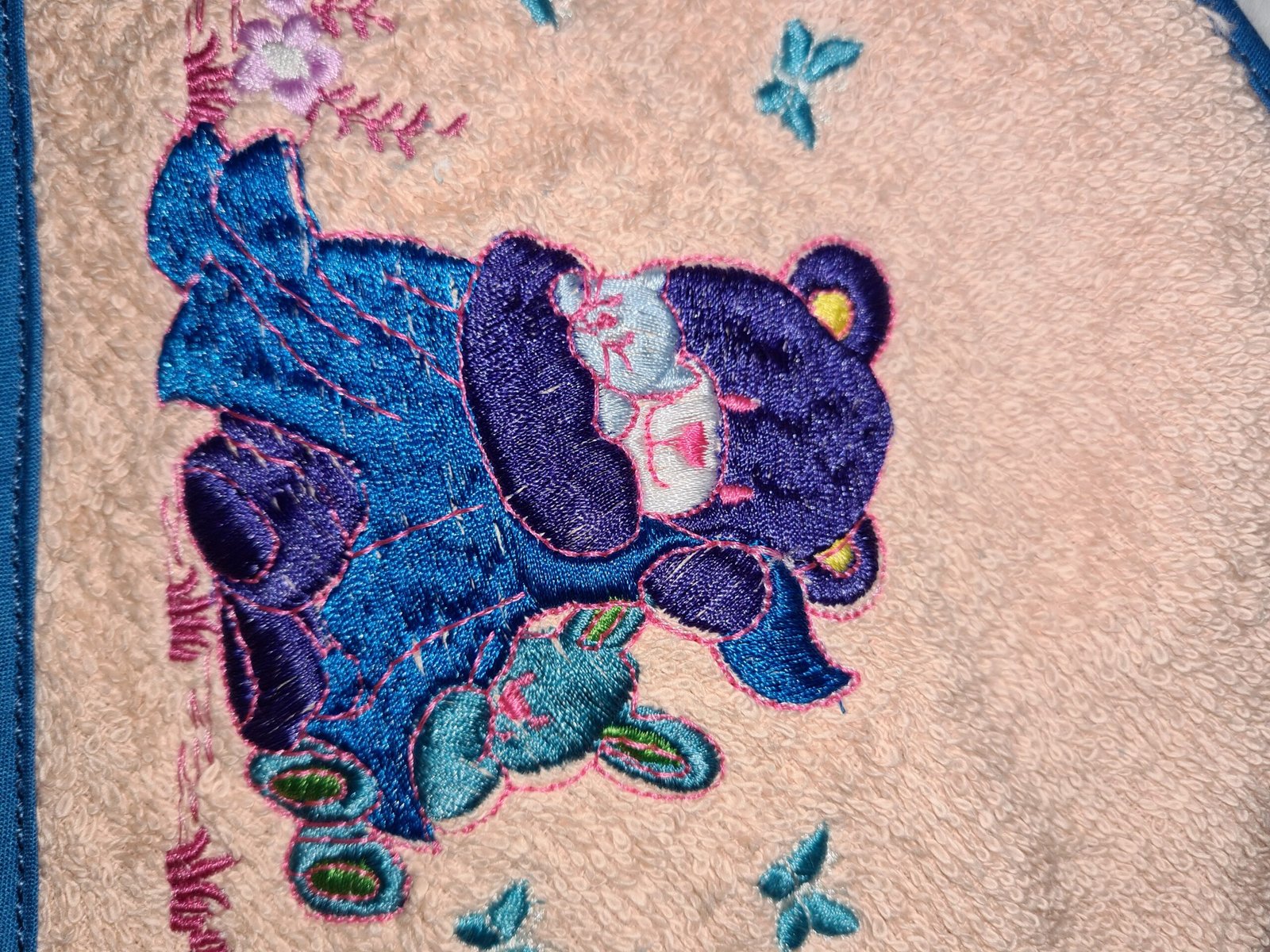 Cape de bain brodée – Image 3