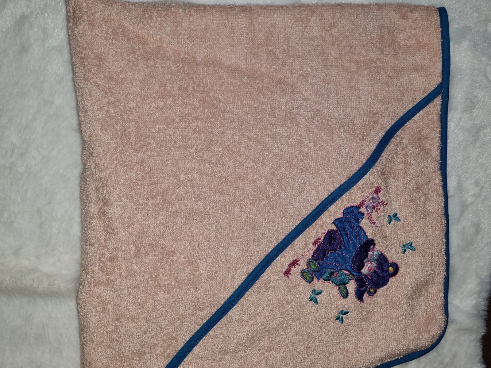 Cape de bain brodée – Image 4